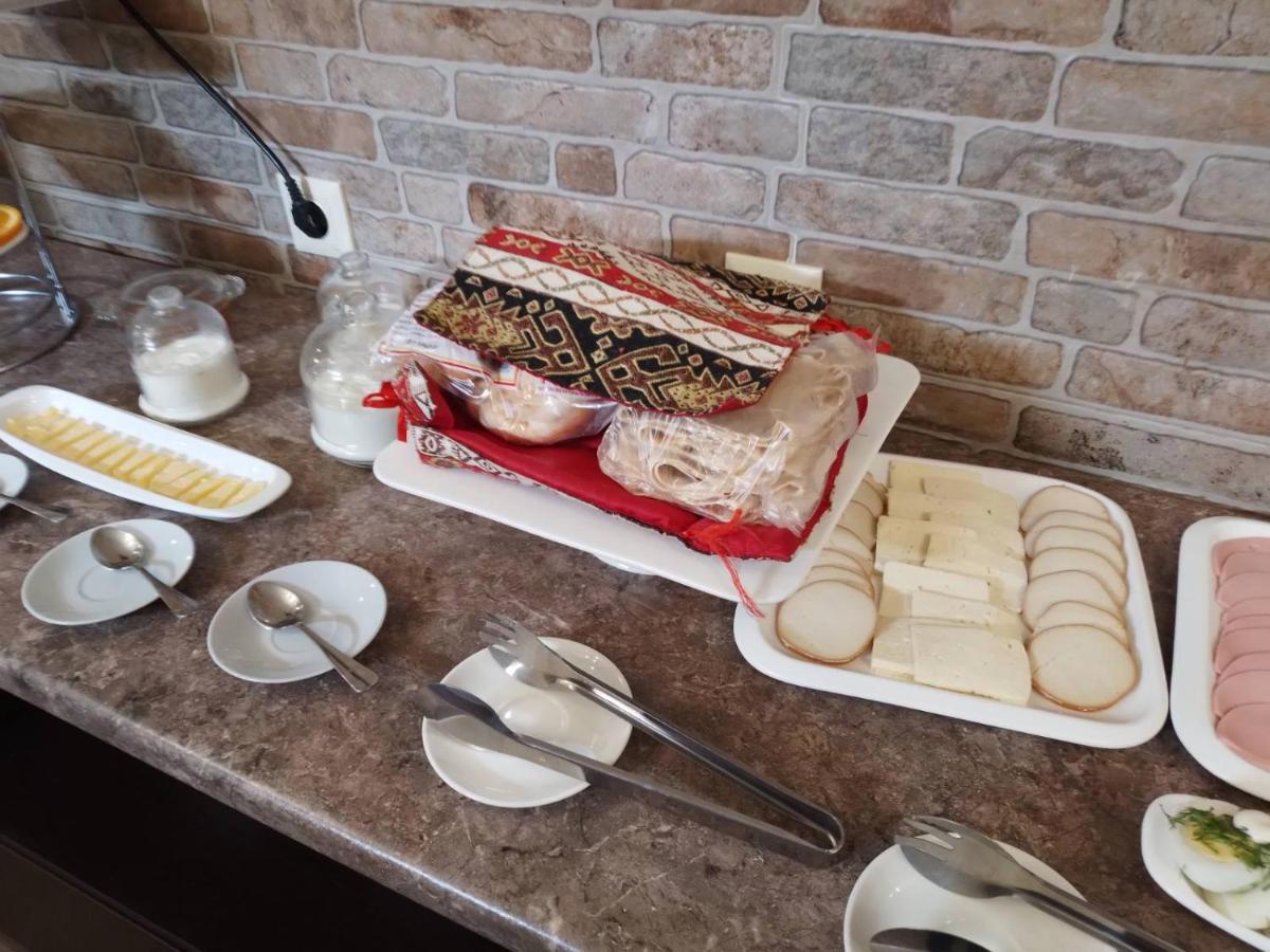 Boutique Living Hotel Jerevan Buitenkant foto