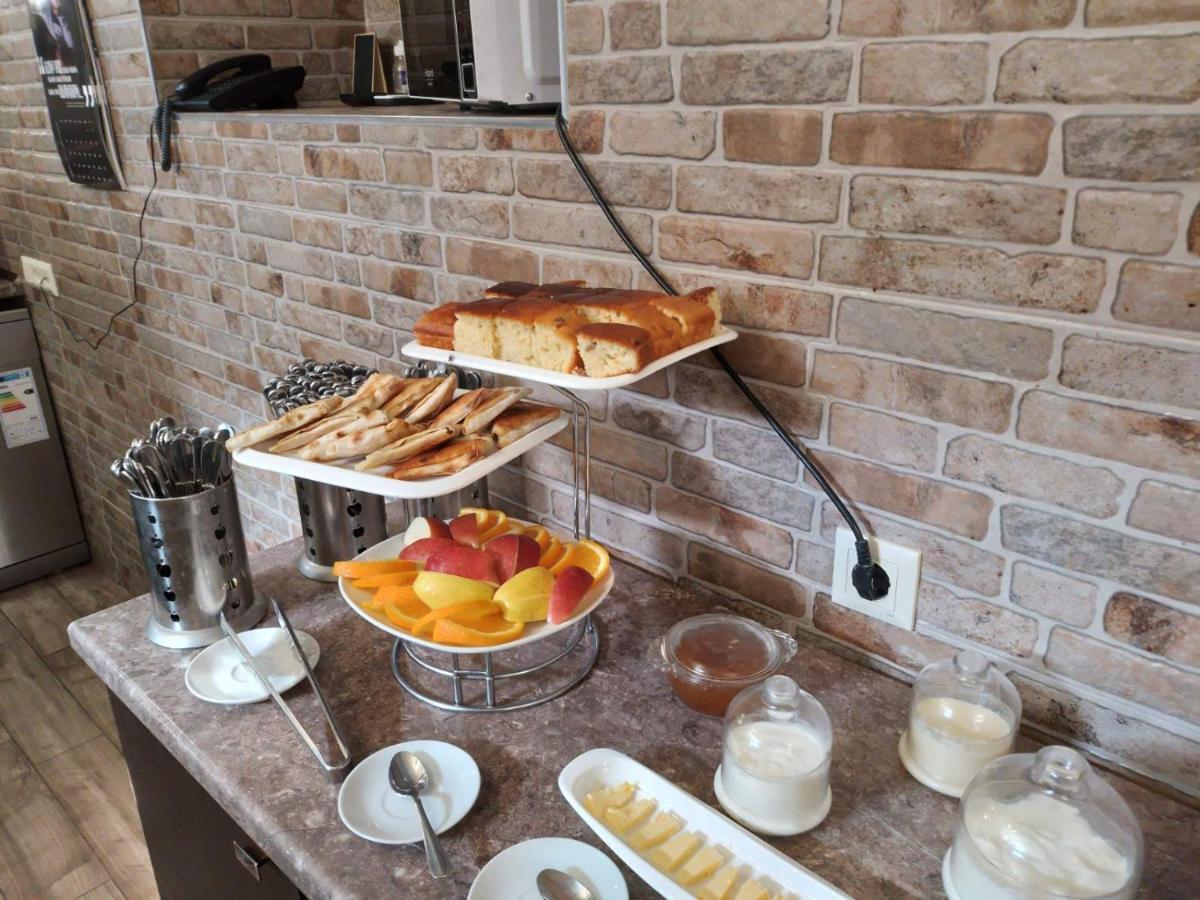 Boutique Living Hotel Jerevan Buitenkant foto